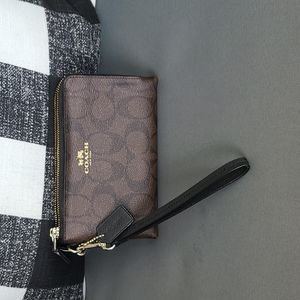 NWOT Coach Double zip Corner Wristlet